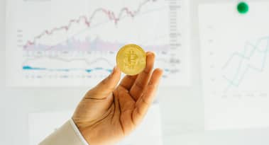 Bitcoin testet November-Tiefststände, Altcoins brechen ein, wobei HYPE die täglichen Gewinne anführt.