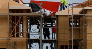 US construction spending slips in March, manufacturing slump deepens in April amid tariff headwinds