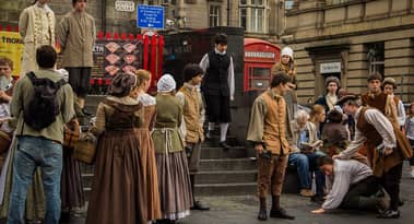 Edinburgh Fringe: "Jossa kaikki tienaavat rahaa esiintyjiä lukuun ottamatta"
