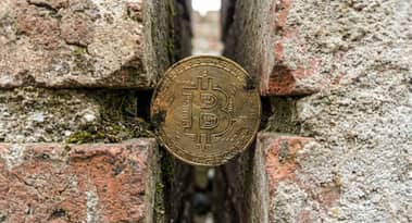 سعر البيتكوين ظل ثابتا بالقرب من 88 ألف دولار قبل إعلان سعر بنك اليابان، وNIGHT يتصدر مكاسب العملات البديلة