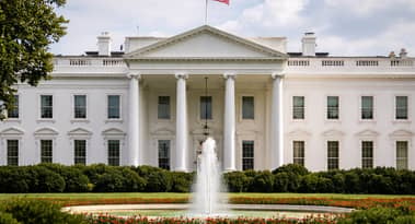 White House backs transaction-based stablecoin rewards in CLARITY Act talks