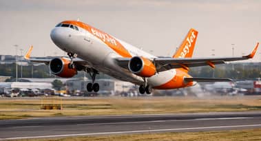 EasyJet share price hits turbulence: is it safe to buy the dip?
