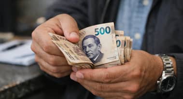 Mexican peso weakens past 17.8 per dollar as geopolitical risks, data weigh