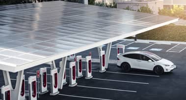 Tesla stock is surging around 3%, but analysts are growing cautious