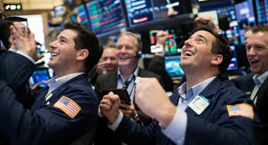 L'ETF JEPQ ha toccato un record e rende il 10%: conviene comprarlo?