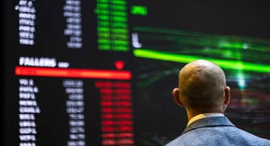 London stocks fall as US moves to blockade Iran, oil tops $100