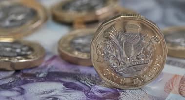 Pound ticks up as UK data shows strong pre-war growth