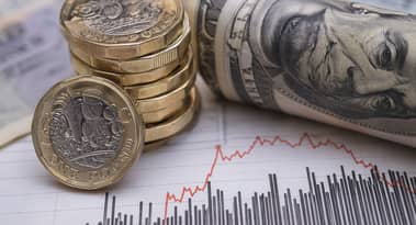 Pound weakens as inflation concerns grow in UK