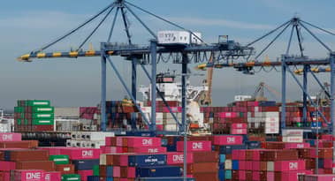 US trade deficit rises despite strong export growth