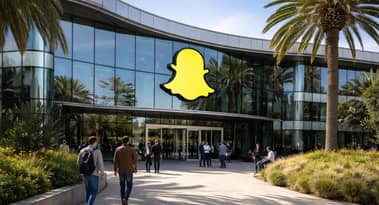 Snap stock sends bullish signals ahead of earnings: buy or sell?