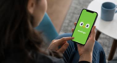 سهم Duolingo يتراجع 15% بعد أن جاءت توقعات إيرادات الربع الثالث دون التوقعات