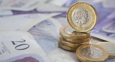 Pfund steigt, Märkte beobachten Iran‑Entwicklungen und UK-Kommunalwahlen