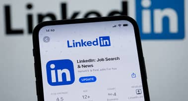 LinkedIn تخطط لخفض 5% من موظفيها وتسريحات التكنولوجيا تتجاوز 100,000 في 2026