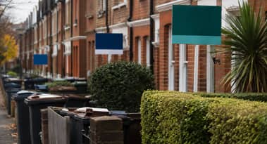 UK house prices remain unchanged amid slowing market