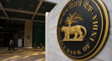 RBI announces $5 billion dollar-rupee swap to ease liquidity pressure