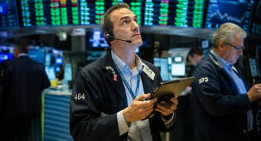 US stocks face pressure from rising yields and inflation fears