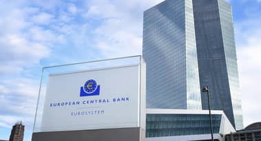 ECB varuje před riziky pro stabilitu eurozóny kvůli válce v Íránu a obavám z dluhu