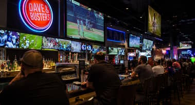 Ações da Dave & Buster's caem com desaceleração do consumo