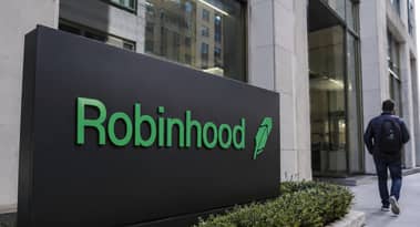 Robinhood stock gains as analysts back growth despite layoffs