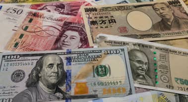 Principali coppie valutarie restano caute tra commenti della Fed e dati