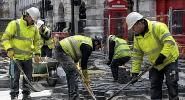 UK wage growth remains resilient as unemployment falls to 4.9%