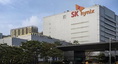SK Hynix stock jumps 11%: will Nasdaq listing trigger a memory-chip rerating?