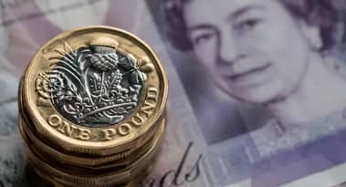 Sterling weakens amid rising US rate bets and Middle East tensions