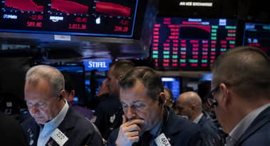 AI stock selloff deepens despite Iran peace hopes even as oil, gold prices fall