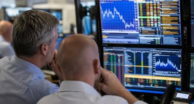 FTSE 100 dips as precious metal miners weigh on market