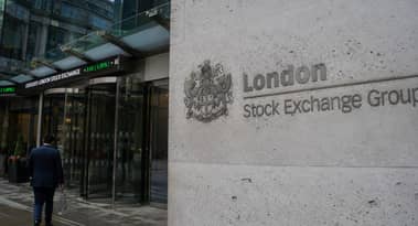 London stocks edge lower as geopolitical concerns offset gains in midcaps