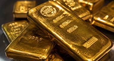 Gold trades lower despite geopolitical risks as higher yields cap gains