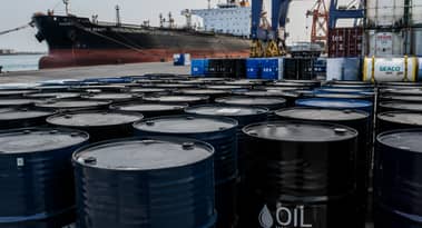 Il petrolio sale del 3% mentre l'Iran rinvia la riapertura dello Stretto di Hormuz
