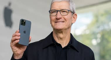 Apple stock falls as Tim Cook signs off, Ternus faces AI and post-iPhone tests