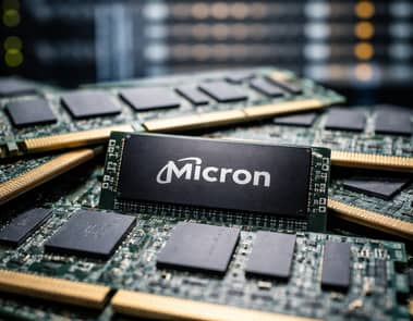 Micron stock crashes 22%: is this AI chip selloff a rare buying chance?