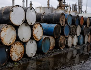 Brent e WTI mirano a $100 mentre gli analisti avvertono di una guerra senza fine